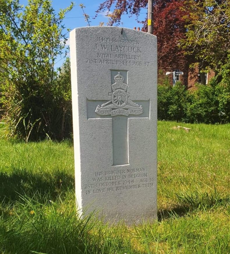 Commonwealth War Grave in St James Church Graveyard